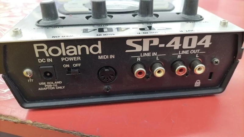 ROLAND Sampler SP-404