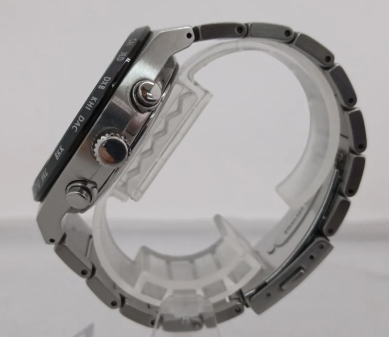SEIKO Solar-Armbanduhr V195-0AE0