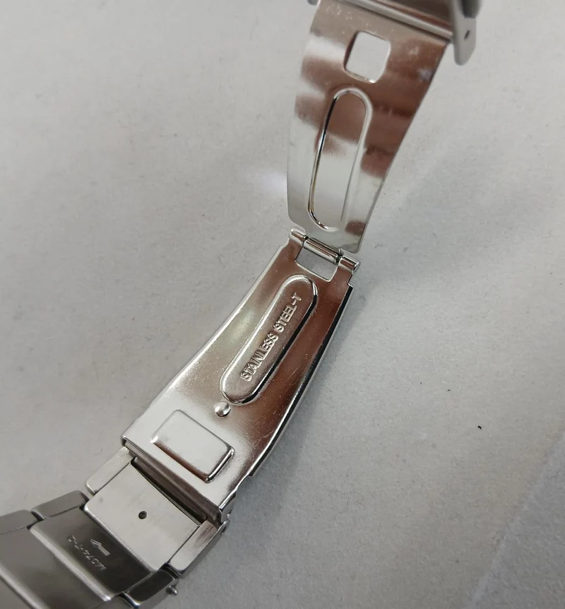 SEIKO Solar-Armbanduhr V195-0AE0