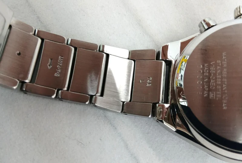 SEIKO Solar-Armbanduhr V195-0AE0