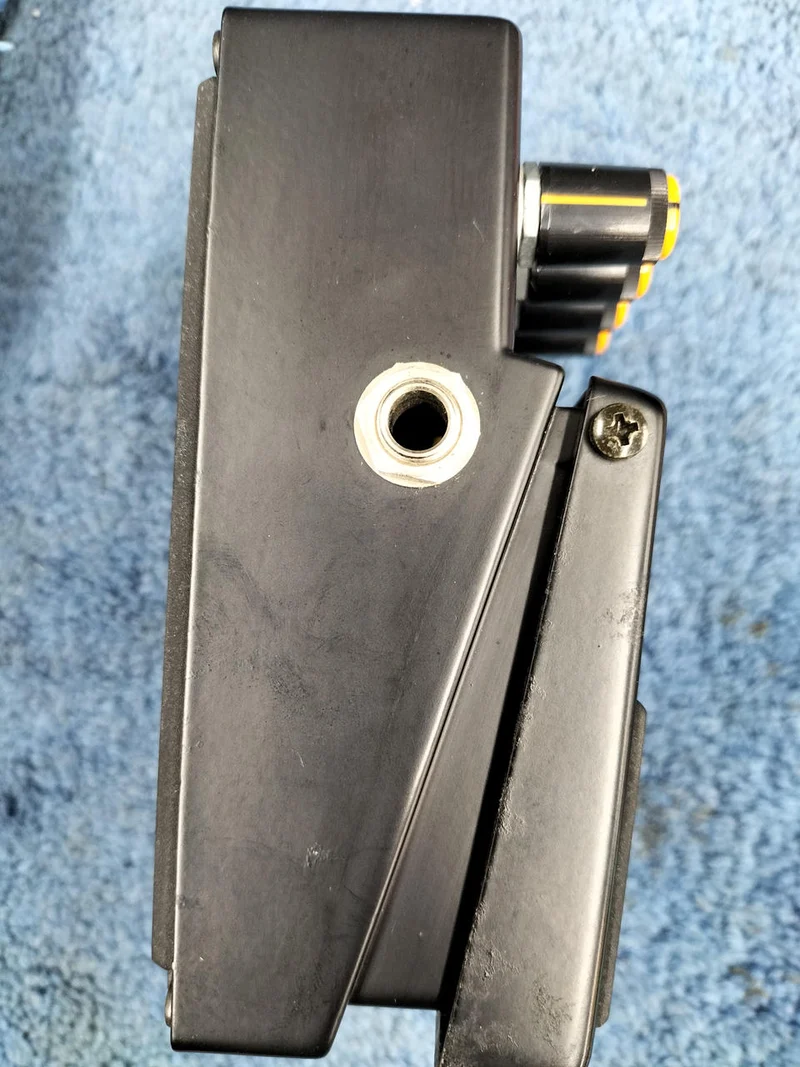 BOSS Effektpedal HM-2