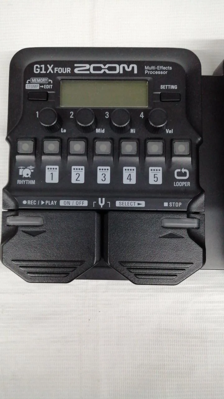 ZOOM Multi-Effekte G1X FOUR