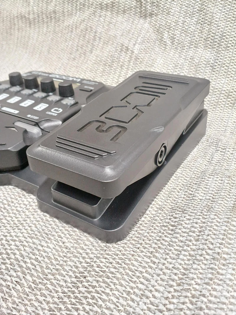 ZOOM Multi-Effektpedal G1FOUR
