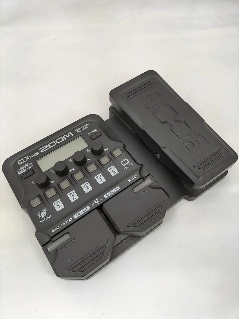 ZOOM Multi-Effekte GX1 FOUR