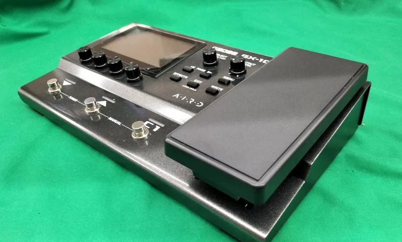 BOSS Multi-Effektgerät GX-10