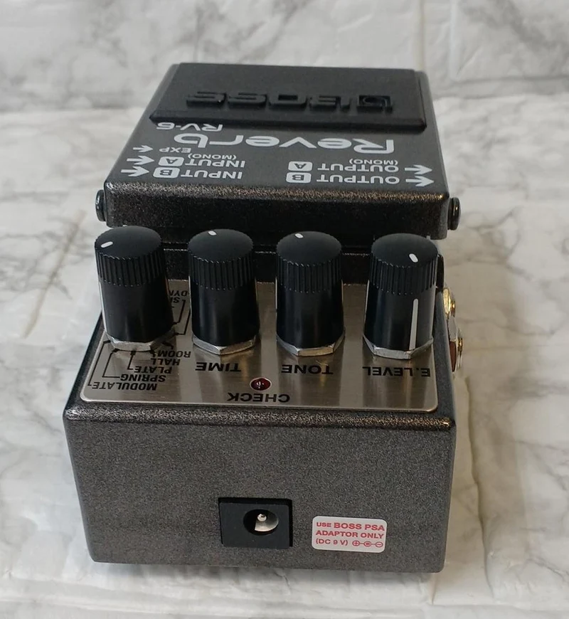 BOSS Effektpedal RV-6