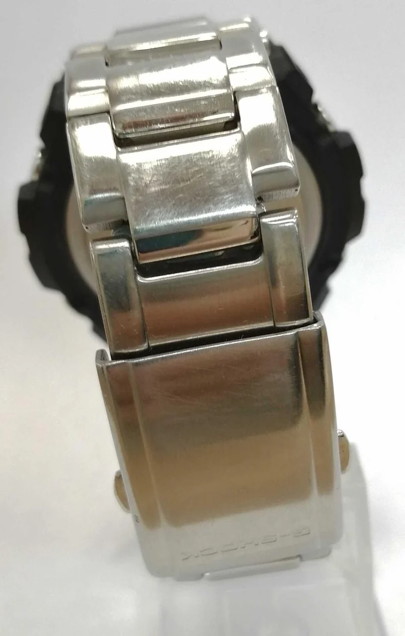 CASIO Edelstahl G SHOCK GST-W3100 / Leichte Flecken