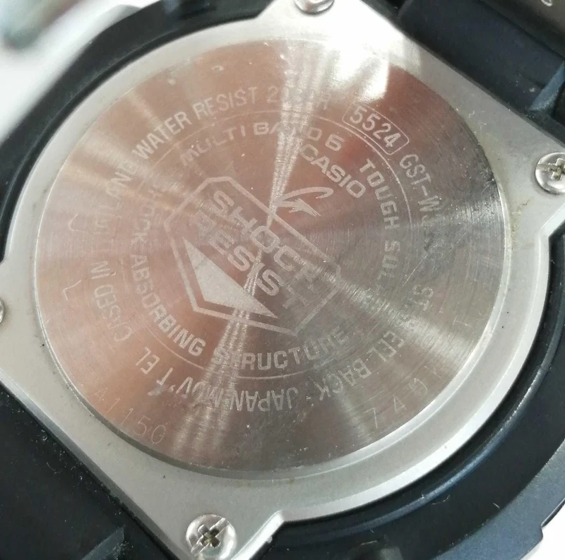 CASIO Edelstahl G SHOCK GST-W3100 / Leichte Flecken