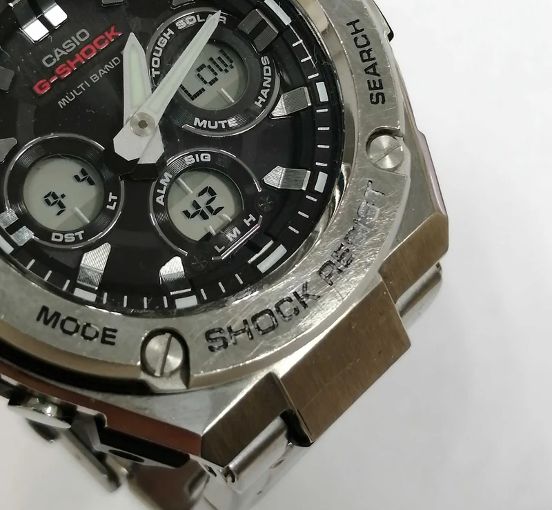 CASIO Edelstahl G SHOCK GST-W3100 / Leichte Flecken