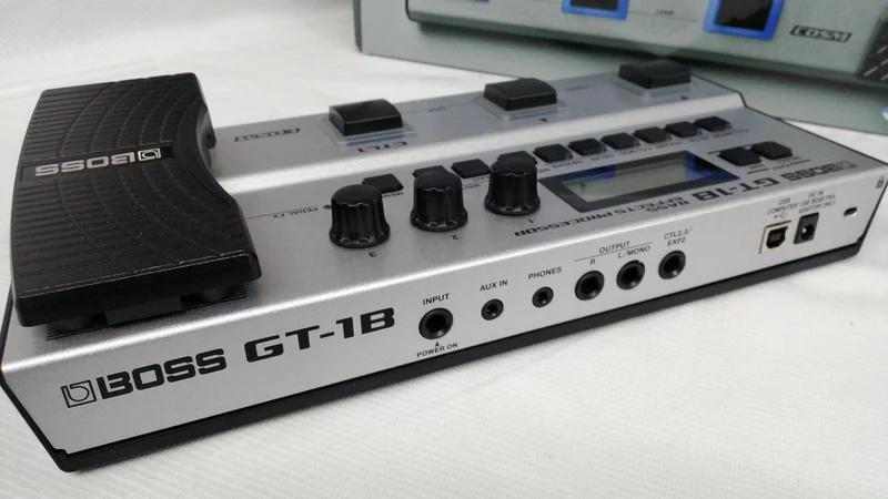 BOSS Multi-Effektpedal für Bass GT-1B