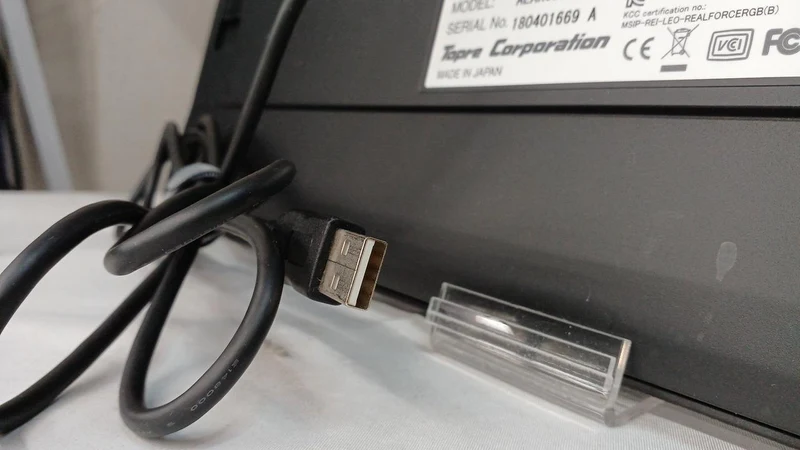 TOPRE Kabelgebundene USB-Tastatur REALFOCE RGB AEAX02