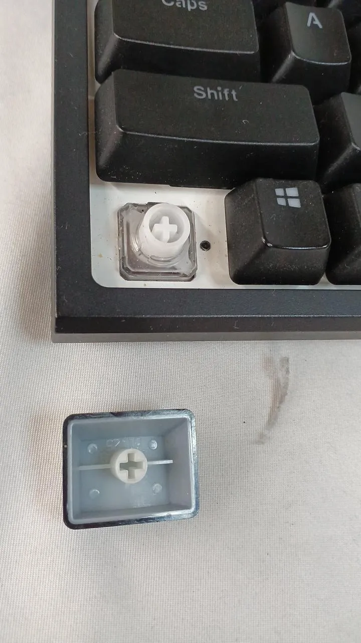 TOPRE Kabelgebundene USB-Tastatur REALFOCE RGB AEAX02