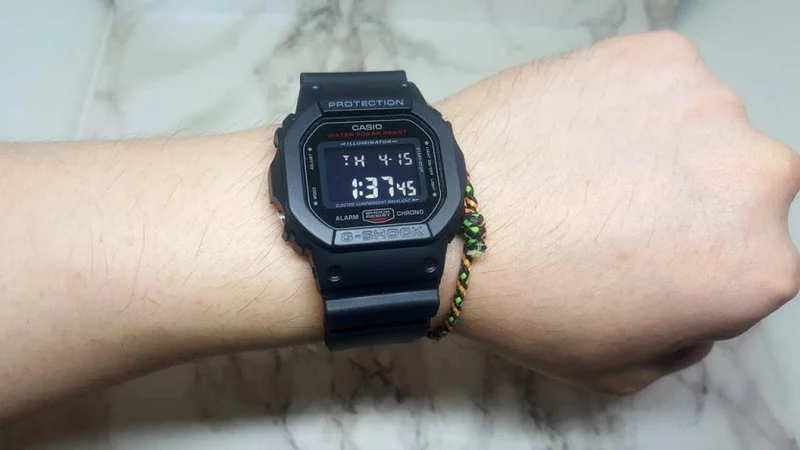 Casio G-Shock DW-5600HR-1D Schwarze digitale Herren-Sportuhr mit Quarzwerk (Internationaler Versand möglich)
