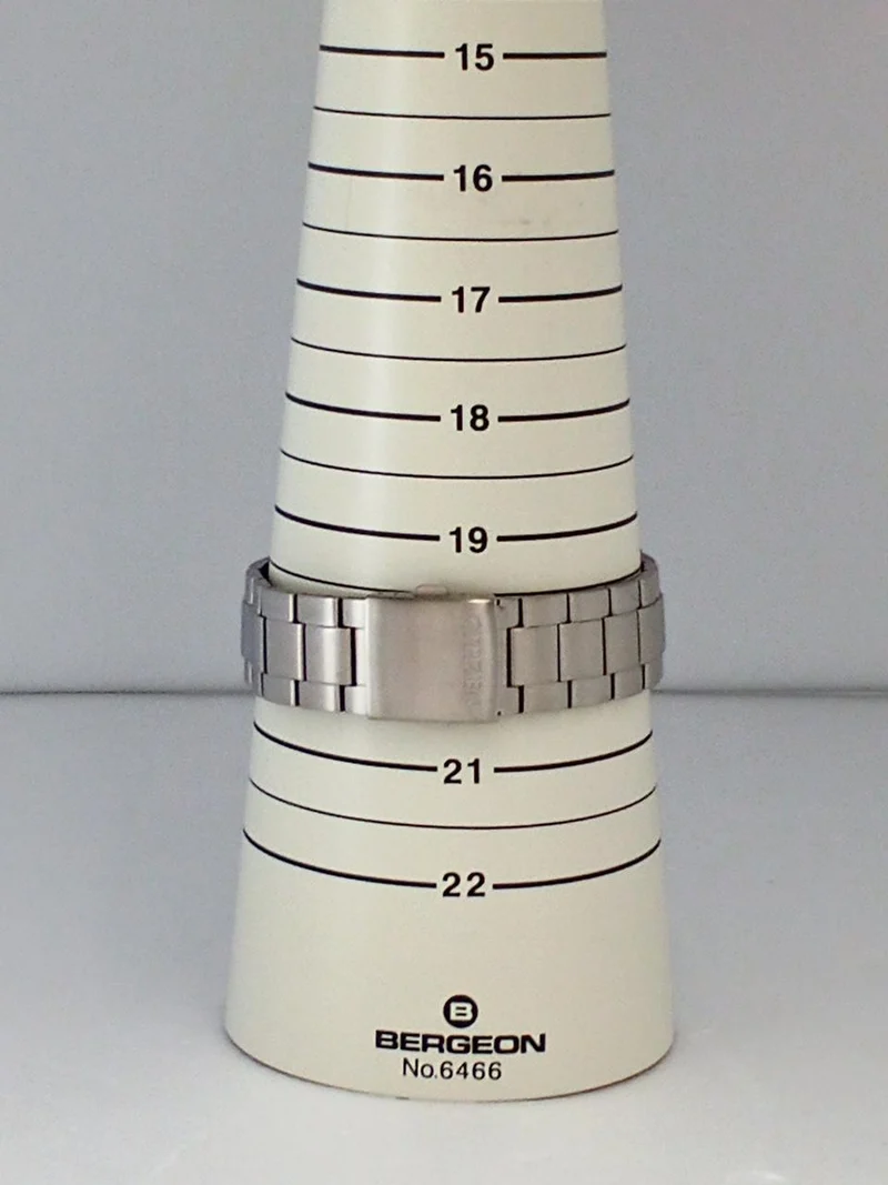 CITIZEN Solar-Armbanduhr E111-001V601