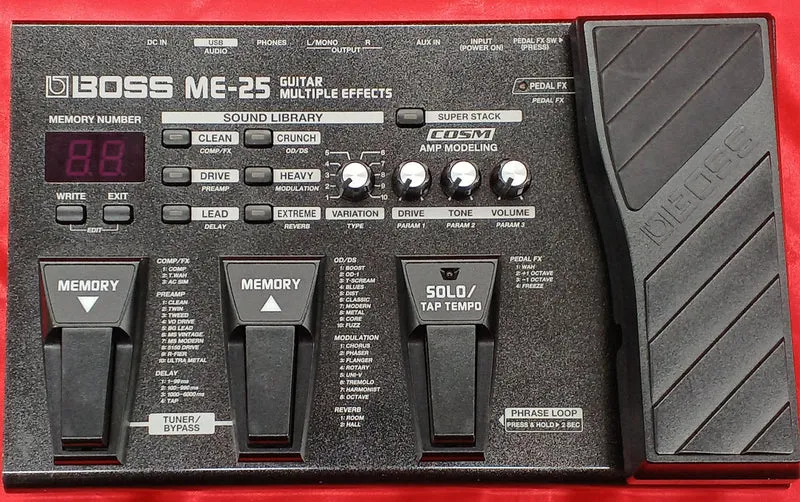 BOSS Multi-Effektpedal für Gitarre ME-25