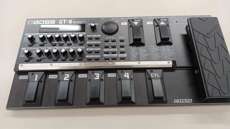 BOSS Multi-Effektpedal für Gitarre GT-8