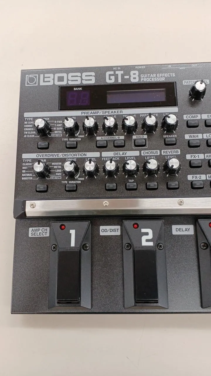 BOSS Multi-Effektpedal für Gitarre GT-8