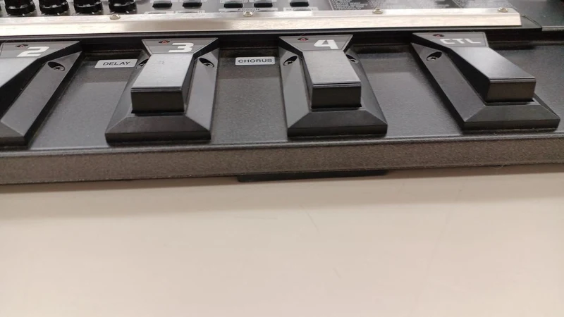 BOSS Multi-Effektpedal für Gitarre GT-8