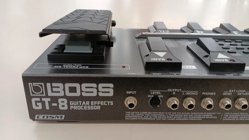 BOSS Multi-Effektpedal für Gitarre GT-8