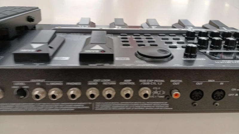 BOSS Multi-Effektpedal für Gitarre GT-8