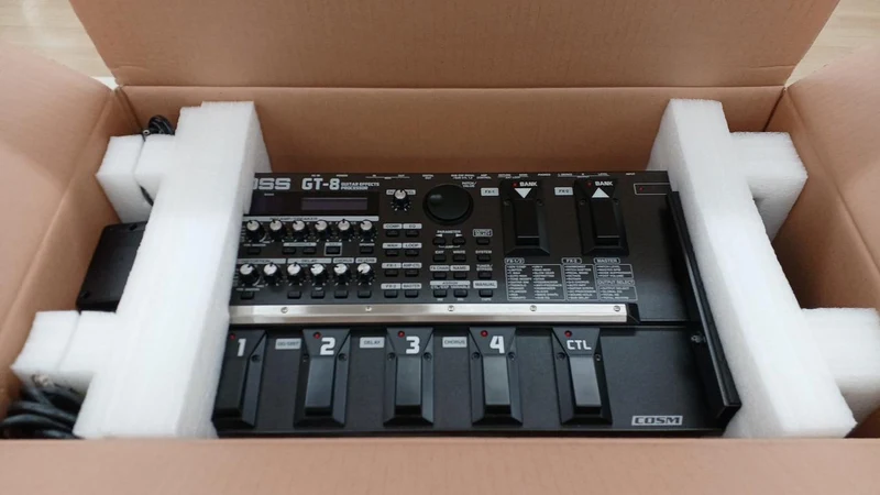 BOSS Multi-Effektpedal für Gitarre GT-8