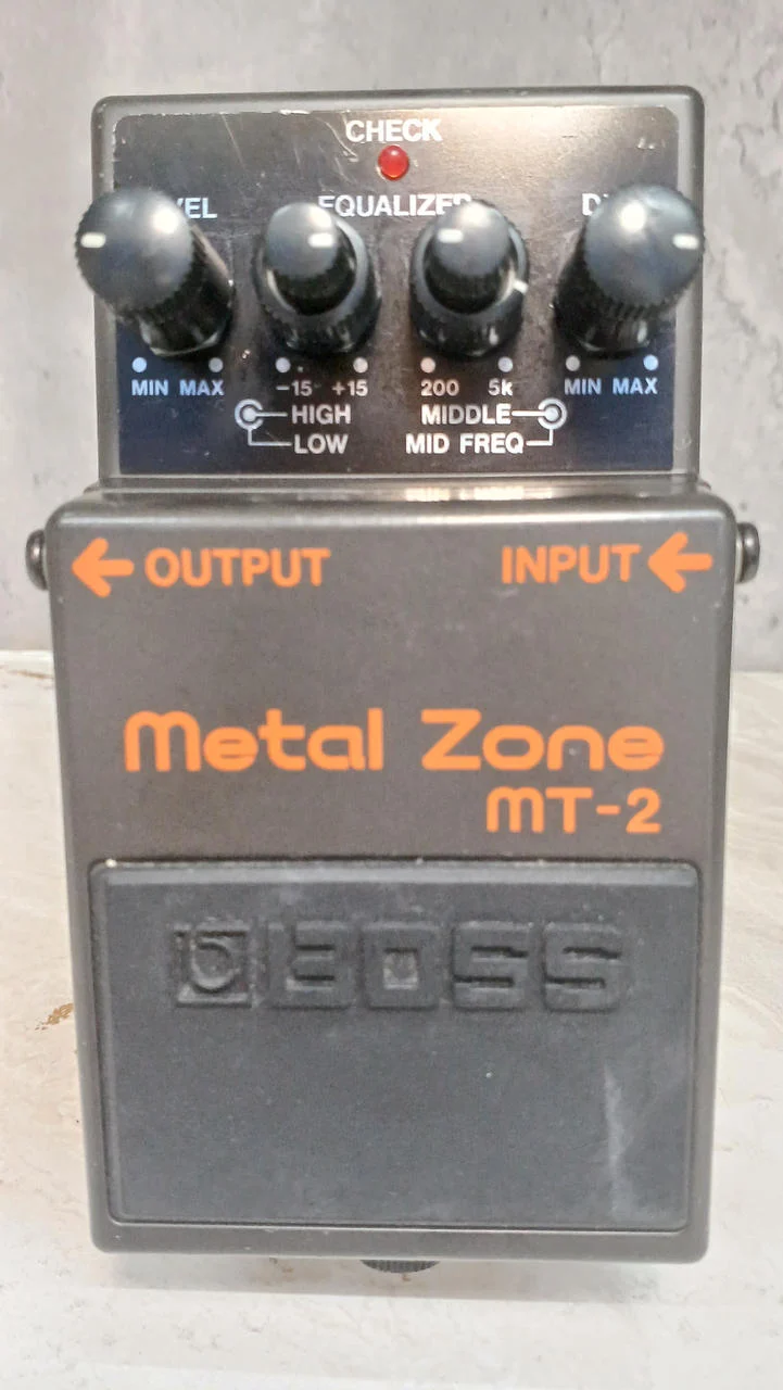BOSS Effektpedal MT-2
