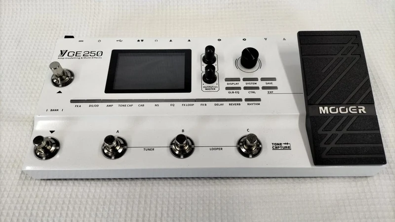 MOOER Multi-Effektgerät GE250