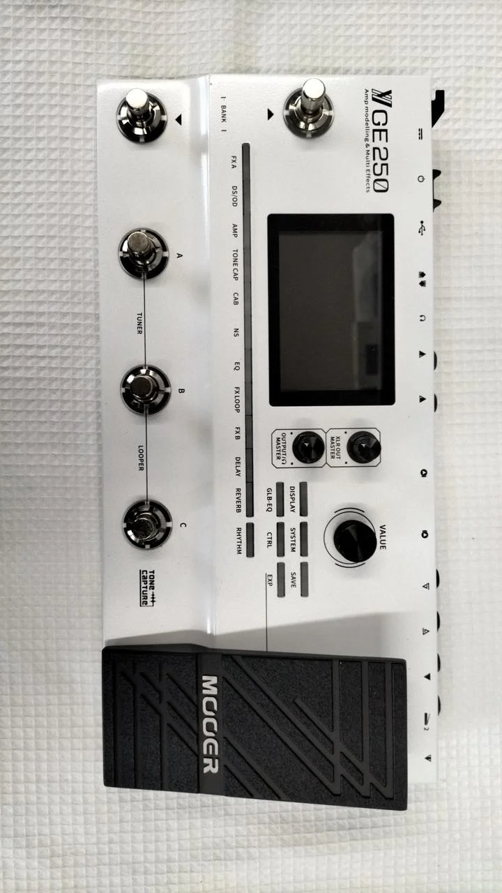 MOOER Multi-Effektgerät GE250