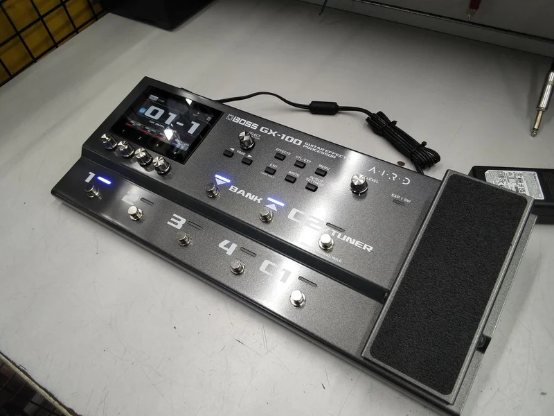 BOSS Multi-Effektpedal GX-100
