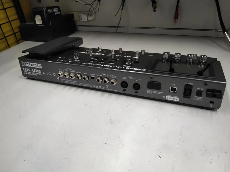 BOSS Multi-Effektpedal GX-100