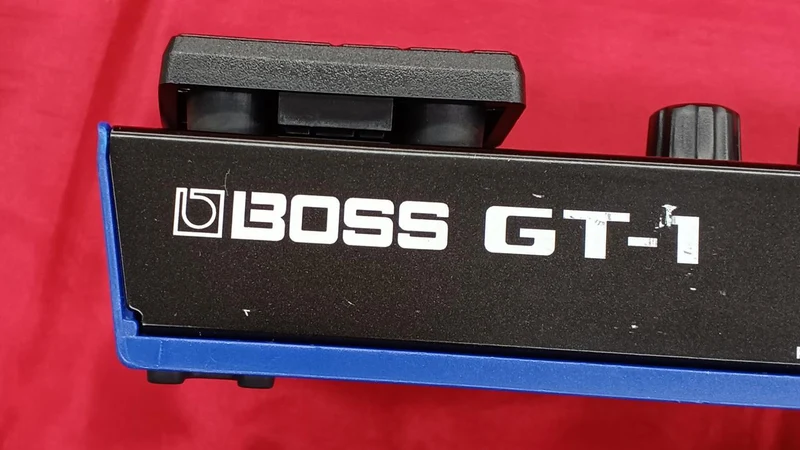 BOSS Multi-Effektpedal für Gitarre GT-1