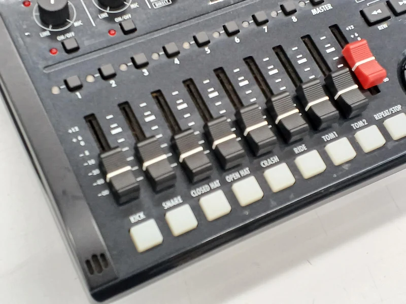 ZOOM MTR R8