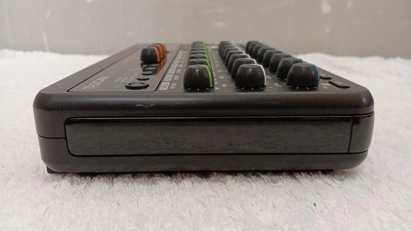 TASCAM Mehrspurrekorder DP-008EX