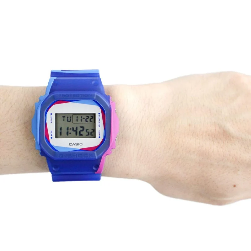 CASIO G-SHOCK 5600 Herrenuhr, austauschbare Lünette und Armband, Ersatzarmband, Blau, Lila, Weiß, Skelett, DWE-5600PR-2 [Parallelimport]