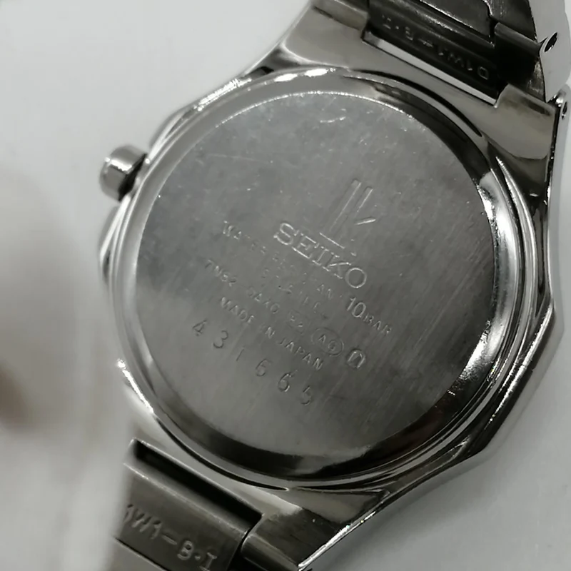SEIKO Quarz-Armbanduhr 7N82-0AX0