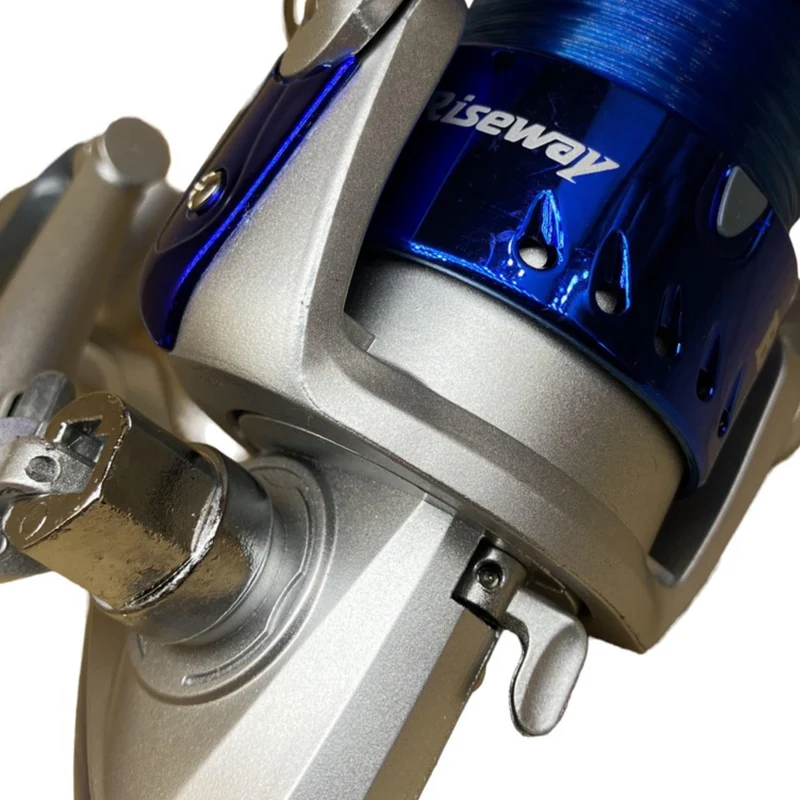 Riseway Basic Spin 3000 Spinnrolle mit 110 m #4 Schnur (Blau)