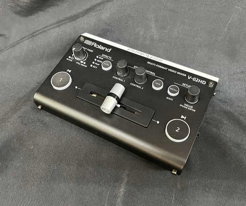 ROLAND [Kompaktes Format, passt in Ihre Tasche] Videomixer V-02HD