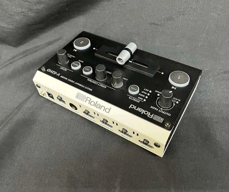 ROLAND [Kompaktes Format, passt in Ihre Tasche] Videomixer V-02HD