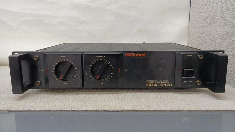 [SCHROTT] ROLAND Leistungsverstärker SRA-1200