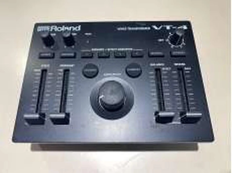ROLAND Studio-Effektpedal VT-4