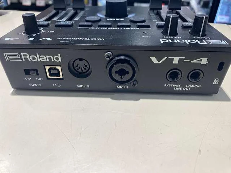 ROLAND Studio-Effektpedal VT-4