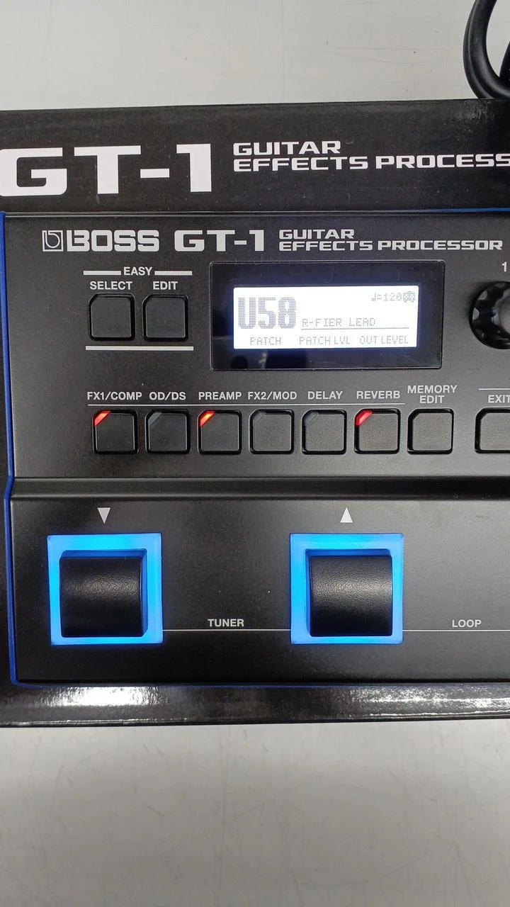 BOSS Multi-Effektgerät GT-1
