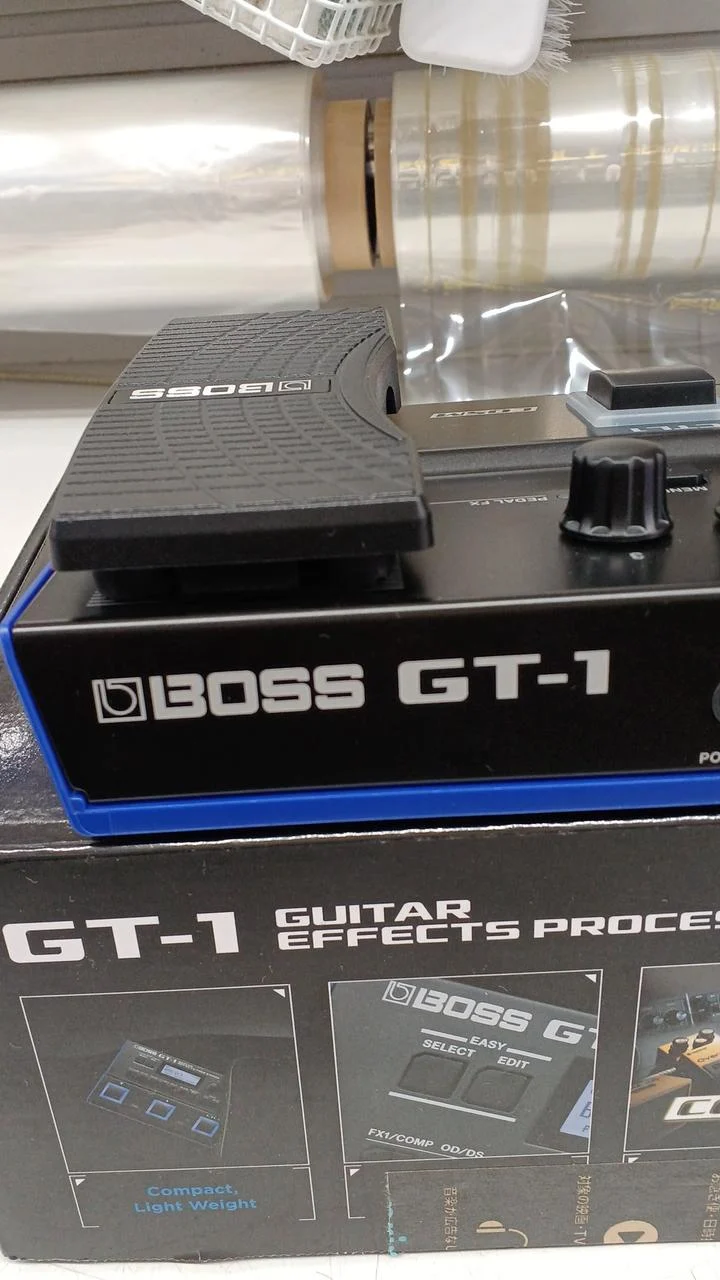 BOSS Multi-Effektgerät GT-1