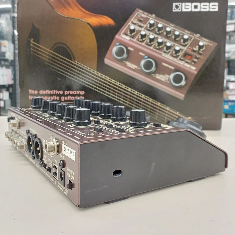 BOSS Akustik-Vorverstärker AD-10