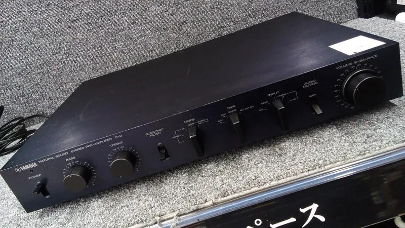 YAMAHA Vorverstärker C-2