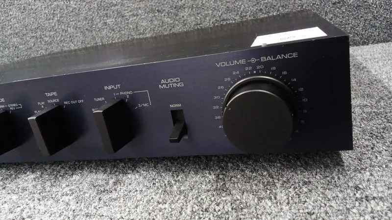 YAMAHA Vorverstärker C-2