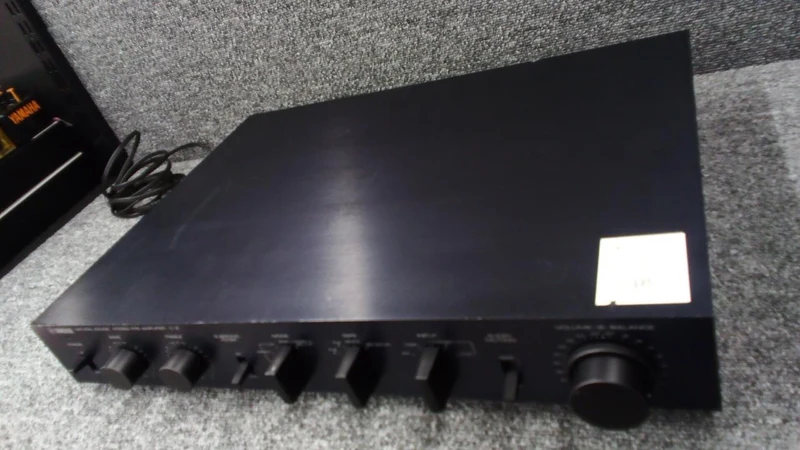 YAMAHA Vorverstärker C-2
