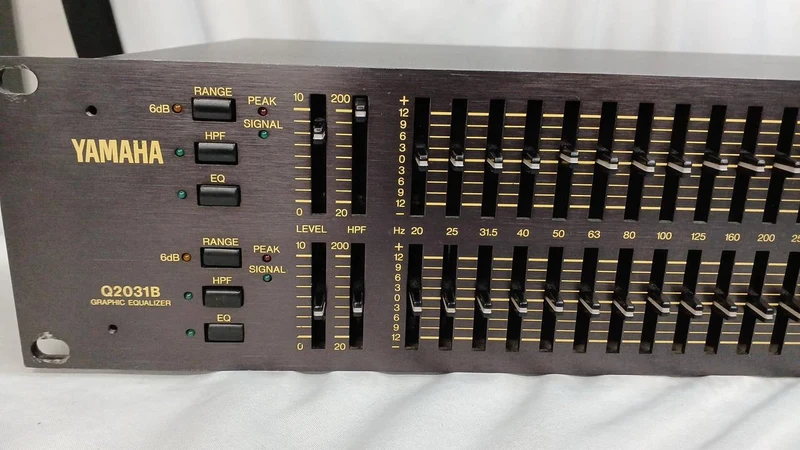 YAMAHA Equalizer Q2031B