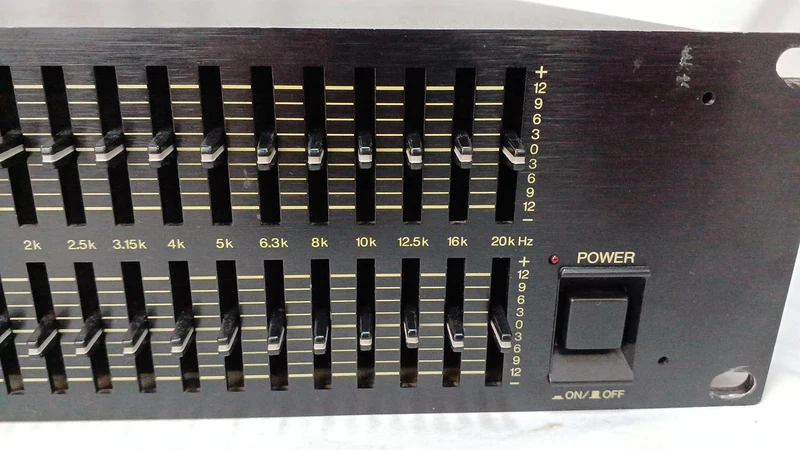 YAMAHA Equalizer Q2031B