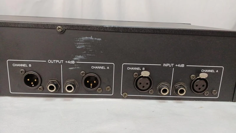 YAMAHA Equalizer Q2031B